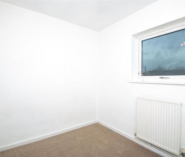 3 bedroom end of terrace house to rent - Photo 3