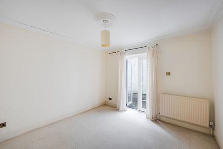 3 bedroom flat to rent - Photo 4