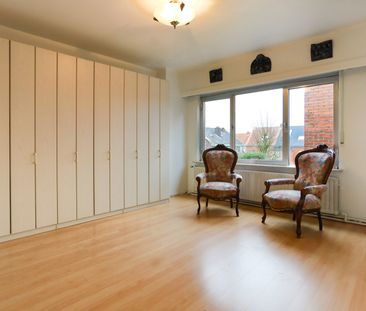 Ruime bel-etage woning met garage en tuin - Photo 3