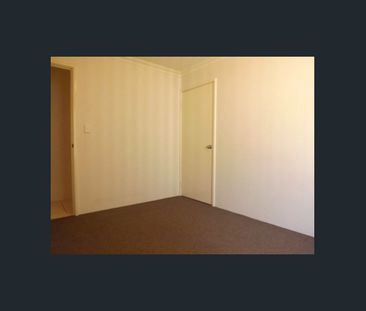 Great Location - Close to the beach - Photo 6