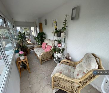 1 bedroom in a house share to rent - Photo 3