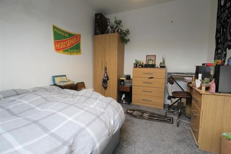 4 bedroom terraced house to rent - Photo 5