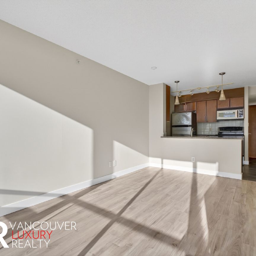 Condo in Downtown Vancouver, British Columbia - Photo 1