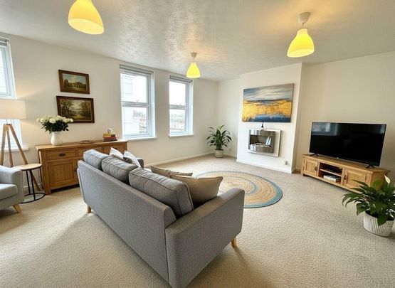 Flat For Rent 34 South Parade, Southsea - Photo 1