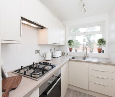 Brockley Combe, Weybridge, KT13 - Photo 1