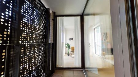3 bedroom flat to rent - Photo 2
