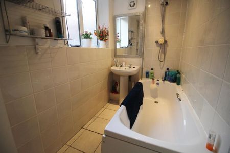 1 Bed Flat, Victoria Road, LS6 - Photo 5