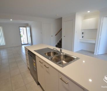 VERY NEW 3 BED TOWNHOUSE FOR RENT - Photo 2