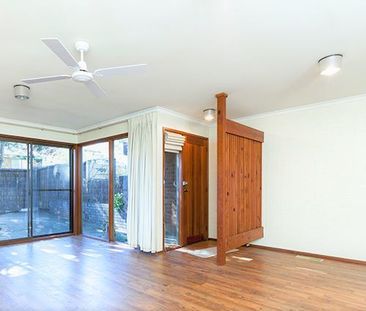 22/3 Lane Pool Close, Yarralumla ACT 2600 - Townhouse For Rent | Do... - Photo 3