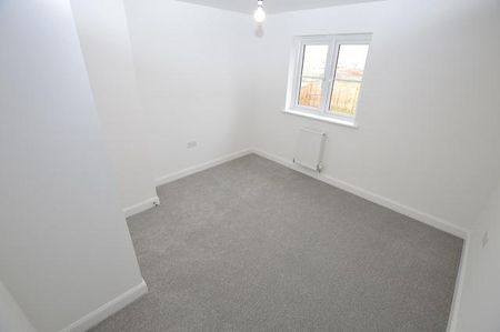 4 bedroom detached house to rent - Photo 3