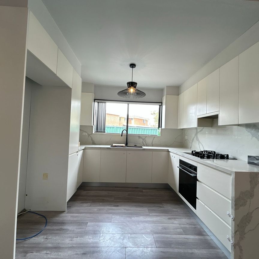 Modern 4 Bedroom Home - Photo 1