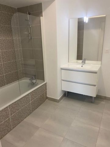 Location Appartement 2 pièces 67m² VILLENAVE D ORNON 33140 - Photo 3