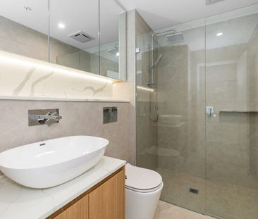 Luxury Apartment with Effortless Convenience - Photo 4