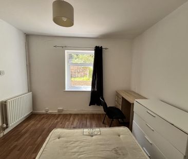 1 bedroom in a house share to rent - Photo 5