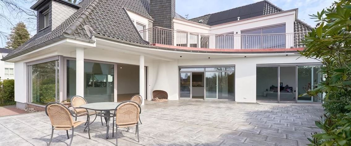 Residieren an der Wakenitz! Weitläufige Terrassenwohnung mit direktem Wasserzugang in bester Lage! - Foto 1