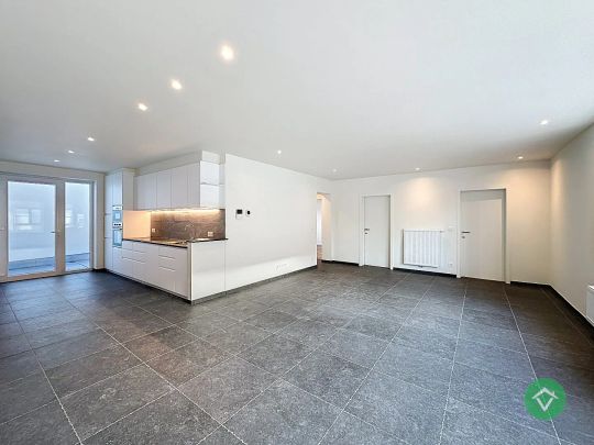 Volledig gerenoveerd gelijkvloers appartement in nostalgische ligging – De Mokker, Koekelare - Photo 1