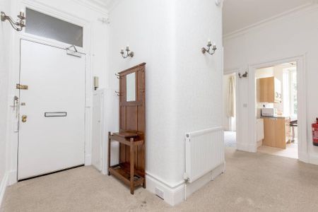 3 bedroom flat to rent - Photo 2
