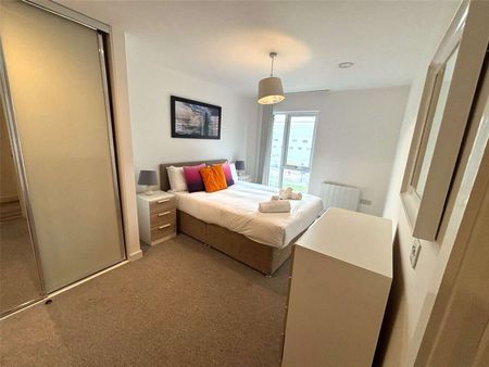 A bright and spacious two bedroom Apartment in Lexington Gardens - Photo 5