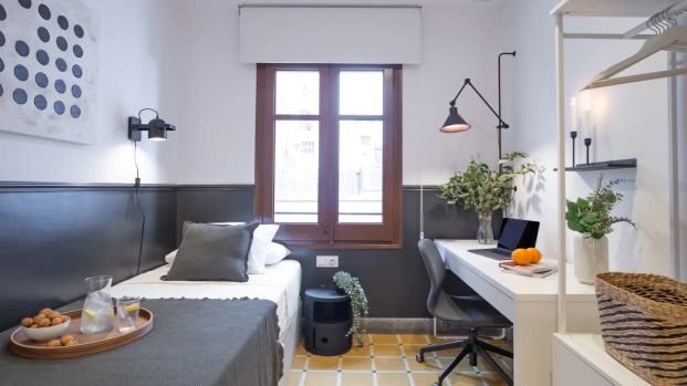 Room in a shared 15-bedroom apartment for rent in el Camp d'en Grassot i Gracia Nova, all bills included - Photo 1