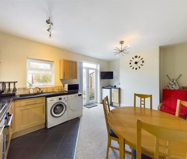 3 bedroom private hall to rent - Photo 6