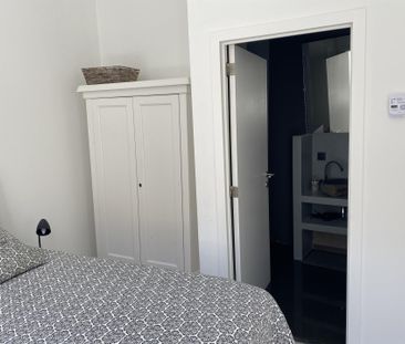 Gemeubeld appartement in een zijstraat van de Meir! - Photo 2