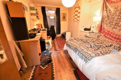 5 bedroom Flat in Brudenell Road, Leeds - Photo 2