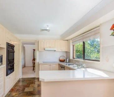 “Oversized Family Living” - Photo 1