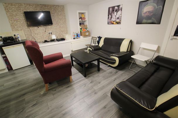 Mayville Avenue, Hyde Park, LS6 1NQ, Leeds - Photo 1