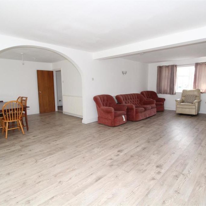 1 bedroom in a house share to rent - Photo 1