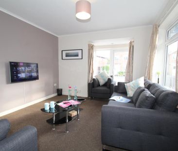 5 bedroom detached house to rent - Photo 2