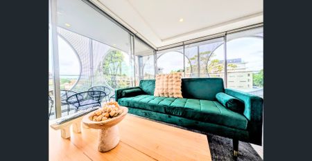 FULLY FURNISHED modern two bedroom apartment close to all Amenities! (From 3 month lease to apply) - Photo 2