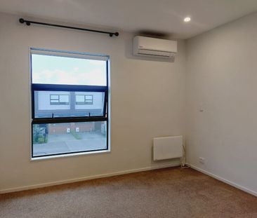 Lock and Leave Living in Flat Bush - Photo 1