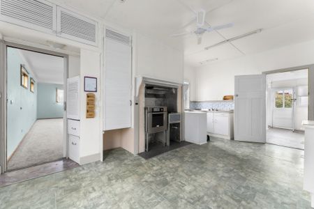 Charming Cottage in the Heart of Woodend - Photo 5