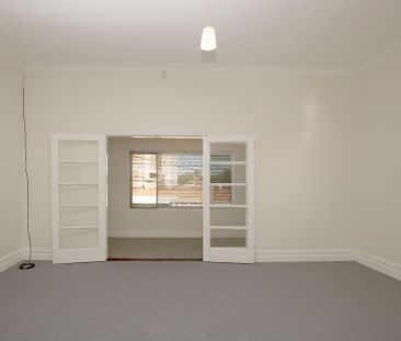 Neat 2 bedroom Unit - **Entrance is through Ewart Lane** - Photo 6