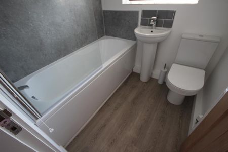 1 bedroom in a house share to rent - Photo 5