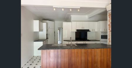 Charming Brick Home with Expansive Living Spaces - Photo 4