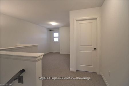 Townhouse For Lease | X8128870 - Photo 5