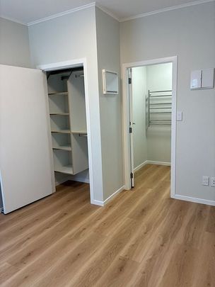 Cozy, modern living in Waterloo - Photo 1