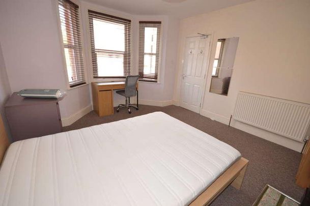 Waterloo Road, Winton, BH9 - Photo 1