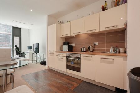 1 bedroom Flat To Let - Photo 5