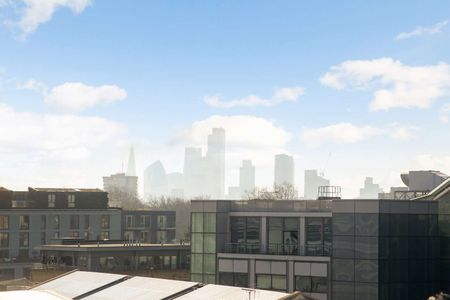 Beautiful penthouse flat in a great Hackney central location. - Photo 3