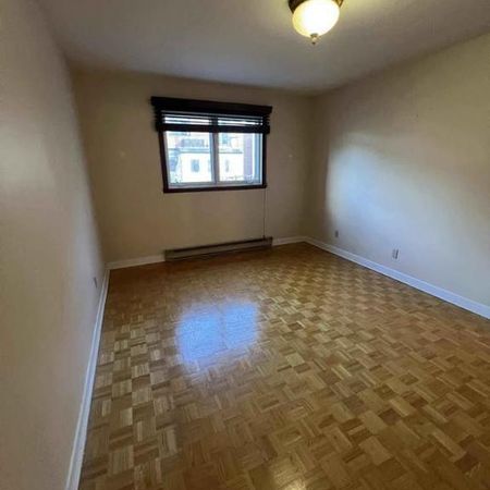 Beau grand 5½ à Ahuntsic – 3 chambres, sous-sol, cour et 2 stationnements! - Photo 3