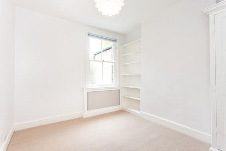 3 bedroom flat to rent - Photo 4