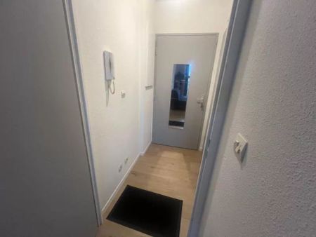 STUDIO MEUBLÉ AVEC TERRASSE - PRADETTES - Photo 5