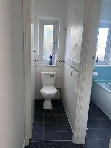 4 bedroom semi-detached house to rent - Photo 3