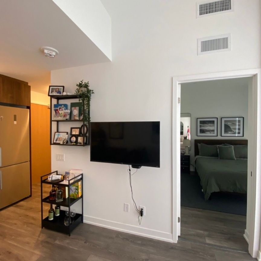 For Lease - 1787 St Clair Avenue Unit# 918, Toronto, Ontario - Photo 1