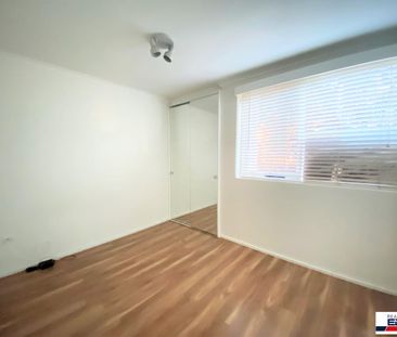 Delightful One Bedroom Apartment in the Heart of Essendon - Photo 6