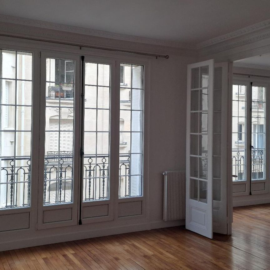 Location Appartement 6 pièces 134m² PARIS 6ème - Photo 1