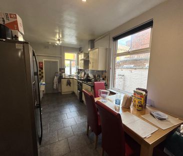 4 bedroom terraced house to rent - Photo 6