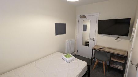 4 bedroom flat to rent - Photo 5